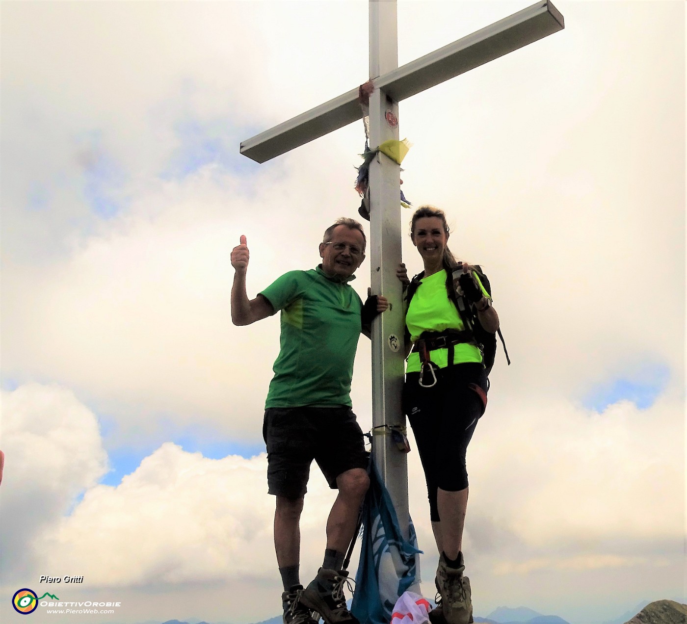 73 Alla croce di vetta di Cima Val Pianella (2349 m).JPG -                                